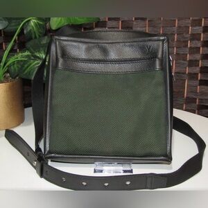 LOUIS VUITTON Taiga GREEN & BLACK crossbody